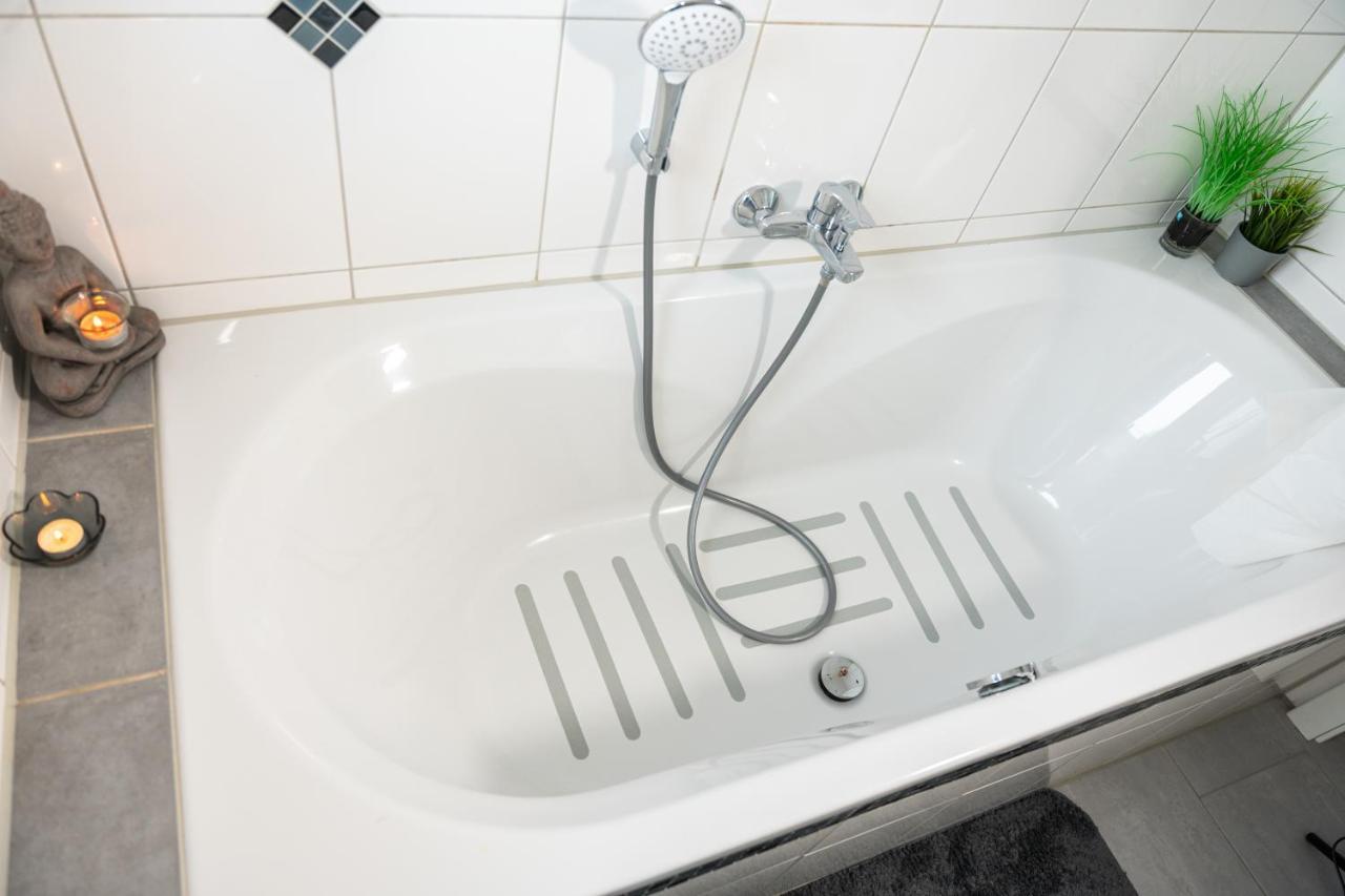 #1 Modernes Zimmer Mit Pool Und Garten Memmingen Ngoại thất bức ảnh